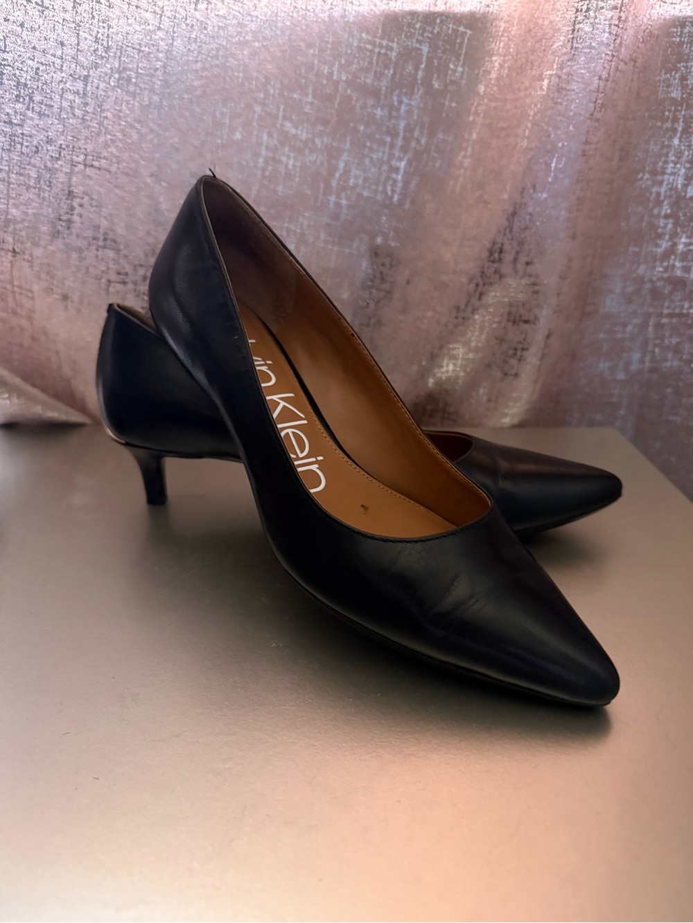 Calvin Klein black leather kitten heel shoes heels size 8.5